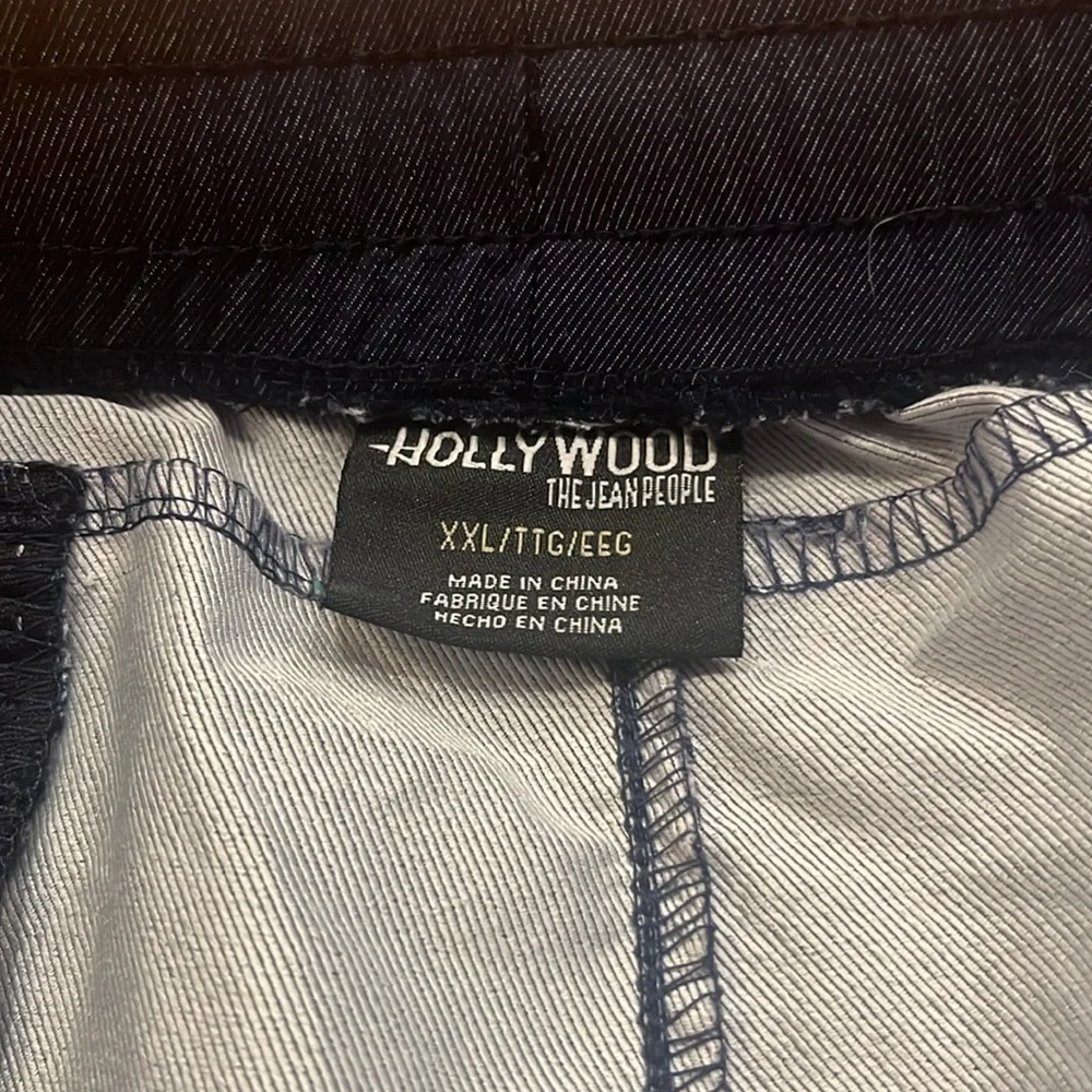 Hollywood the jean people men shorts size XXL.